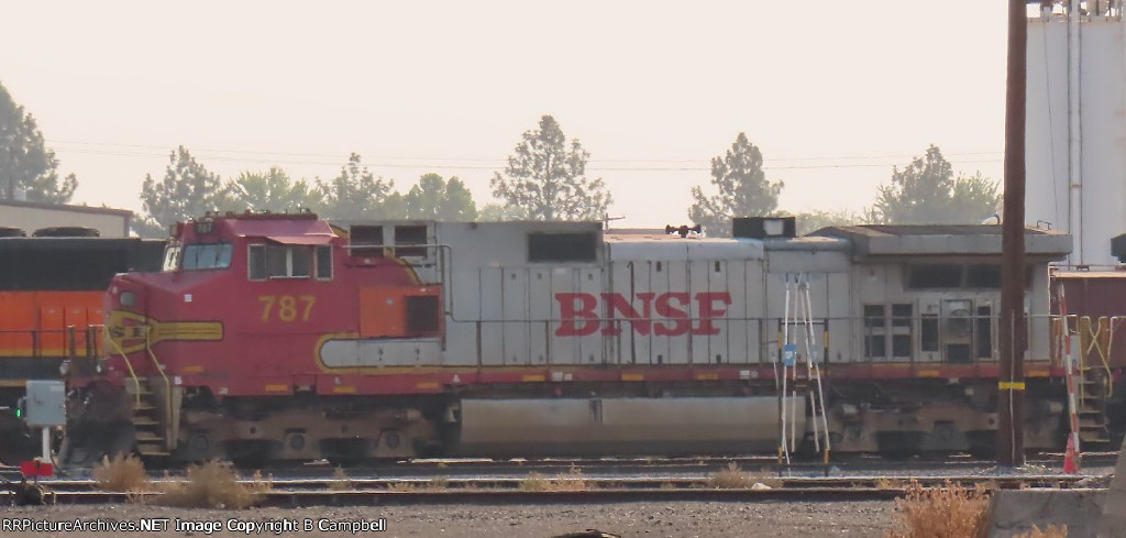 BNSF 787